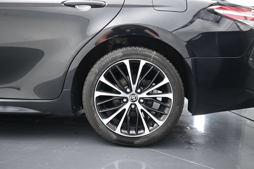 Used 2020 Toyota Camry SE w/ Audio Package FWD image 15