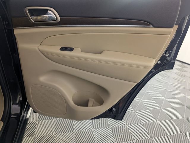 Used 2015 Jeep Grand Cherokee Limited w/ Trailer Tow Group IV image 35