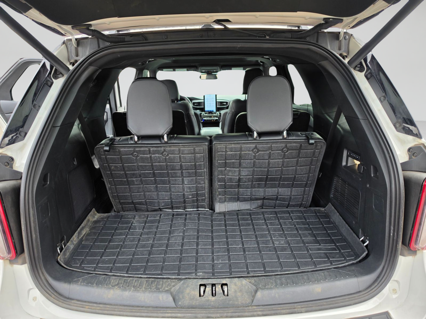 Used 2024 Ford Explorer ST w/ Equipment Group 401A AWD/4WD image 13