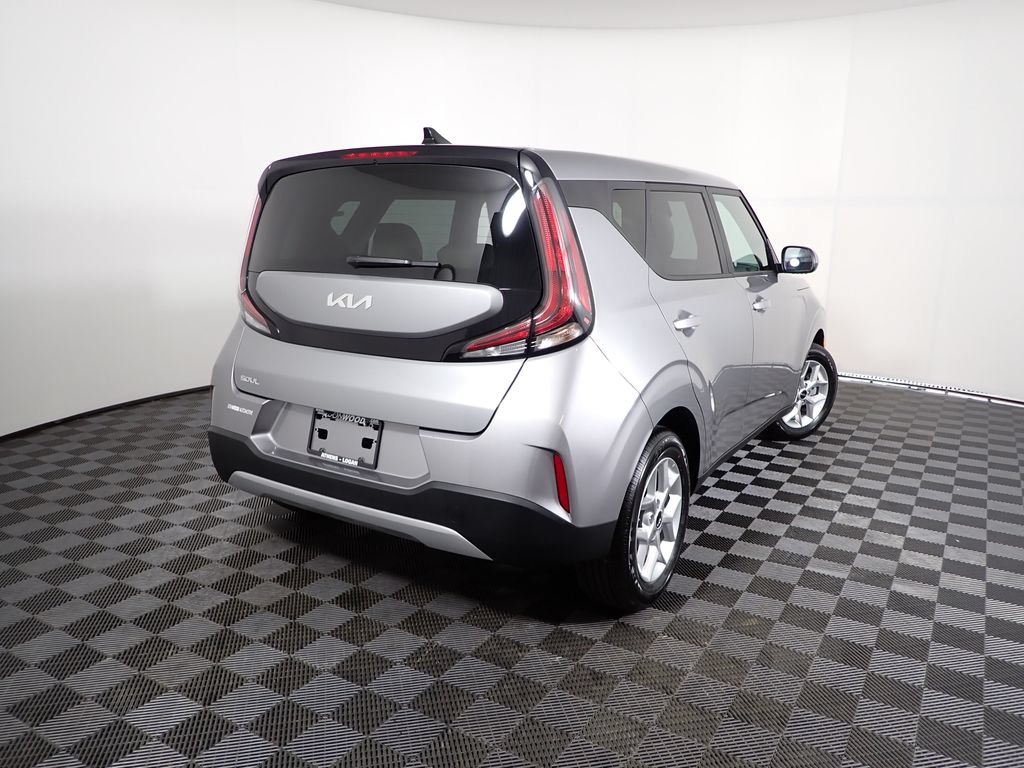 Used 2025 Kia Soul LX w/ LX Technology Package FWD image 18