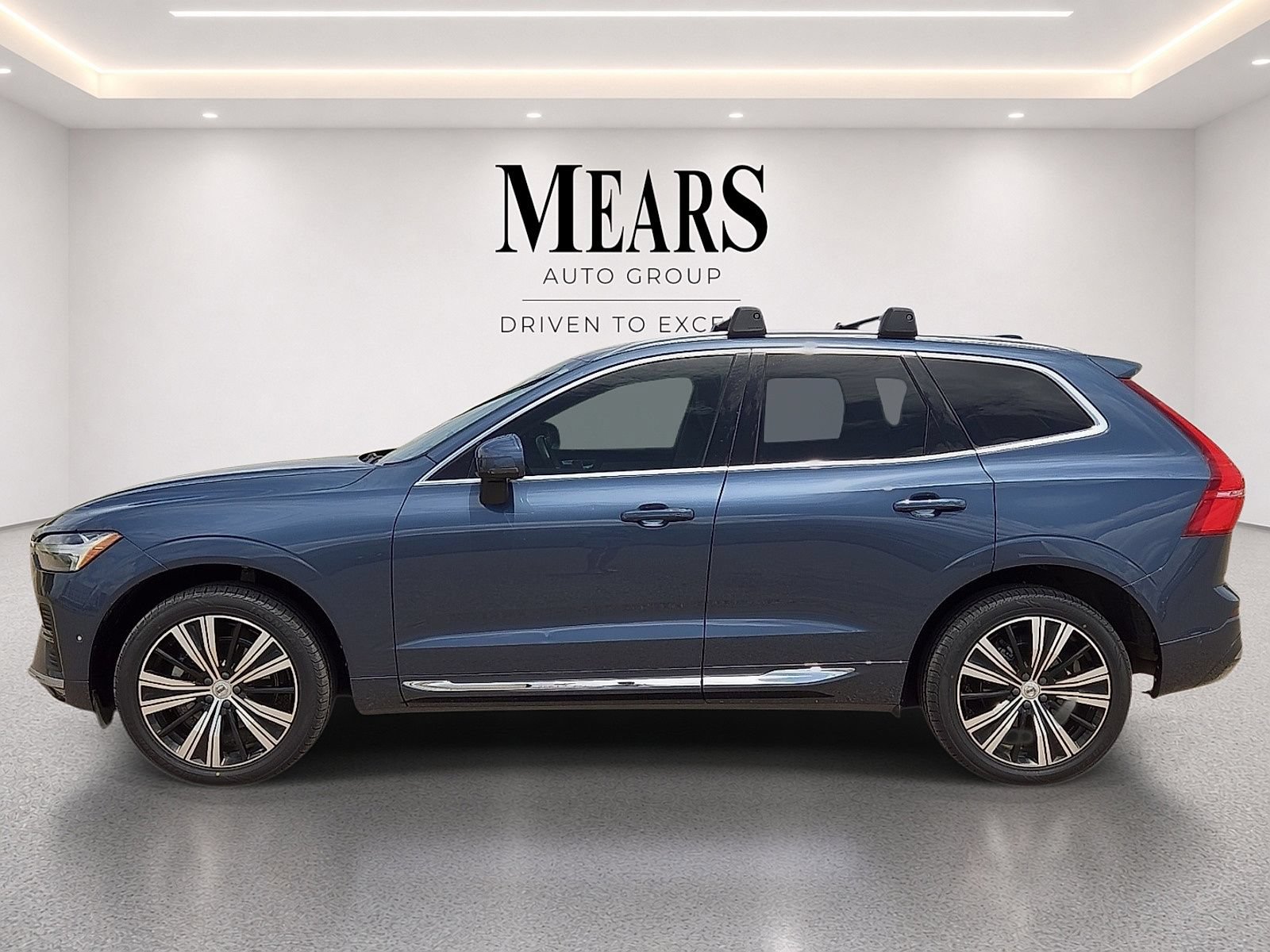 Used 2022 Volvo XC60 B5 Inscription w/ Advanced Package AWD/4WD image 2
