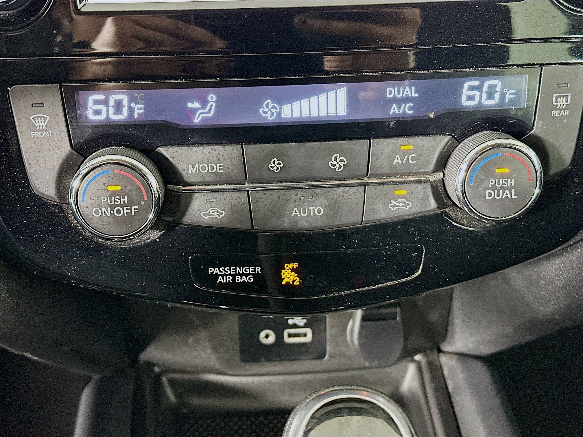 Used 2018 Nissan Rogue SV w/ Premium Package image 23