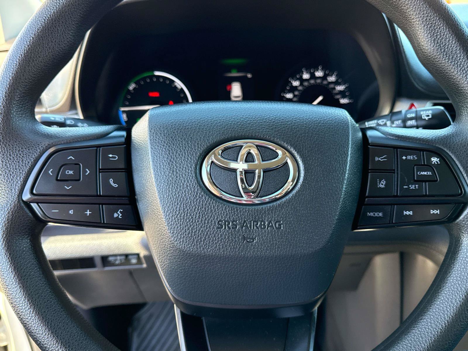 Used 2024 Toyota Sienna LE AWD/4WD image 23