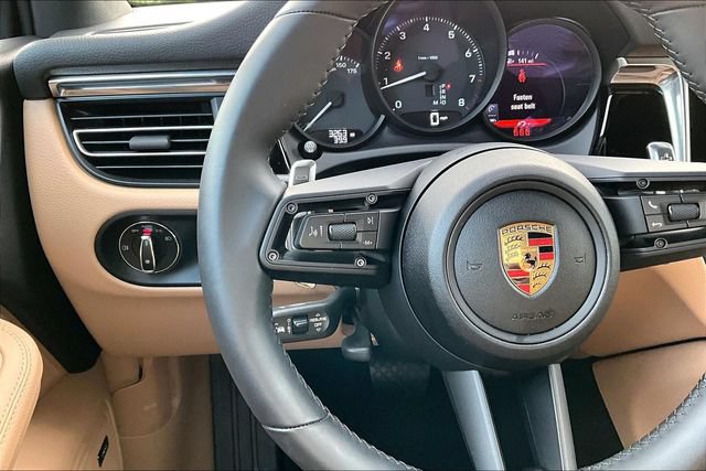 Used 2025 Porsche Macan AWD/4WD image 11