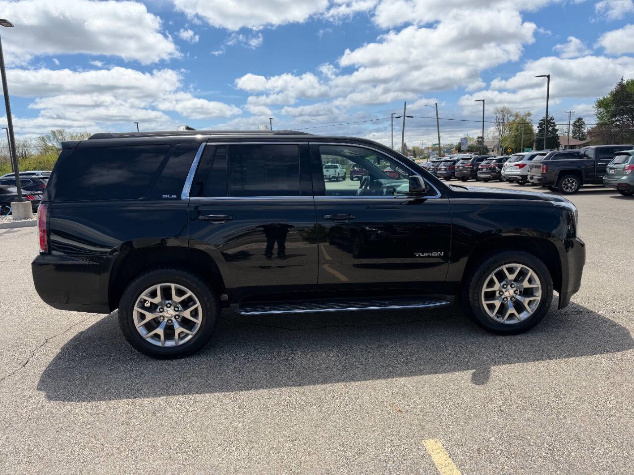 Used 2017 GMC Yukon SLE w/ SLE Value Package AWD/4WD image 6
