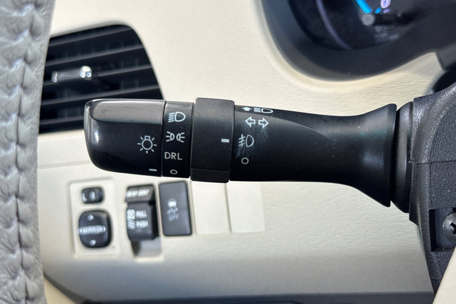 Used 2011 Toyota Sienna XLE FWD image 32