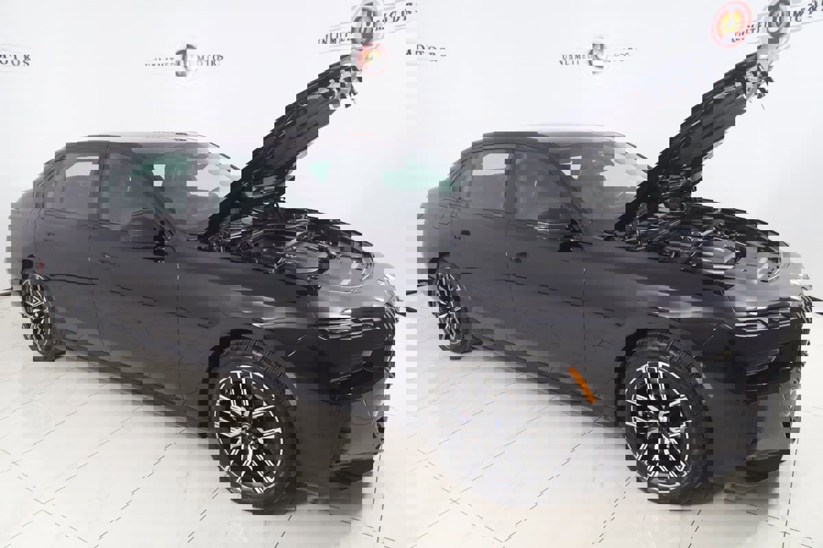 Used 2023 BMW 740i w/ Parking Assistance Package image 27