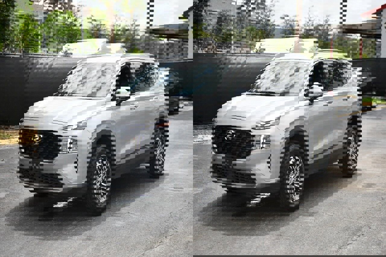 Used 2023 Hyundai Santa Fe SEL image 3