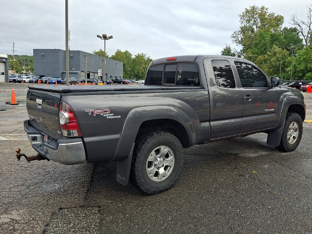 Used 2011 Toyota Tacoma 4x4 Access Cab V6 w/ TRD Off-Road Pkg image 4