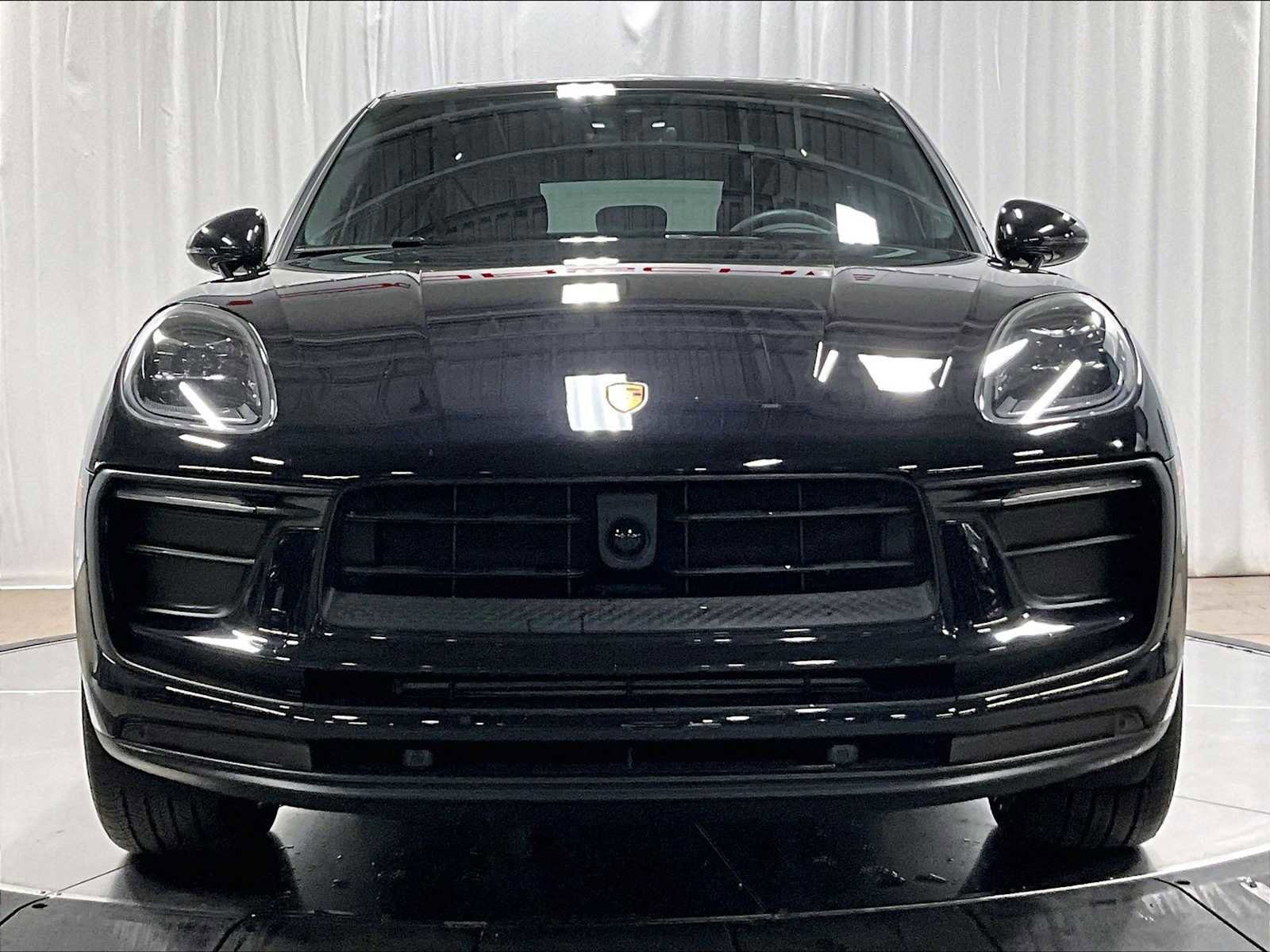 Used 2025 Porsche Macan image 13