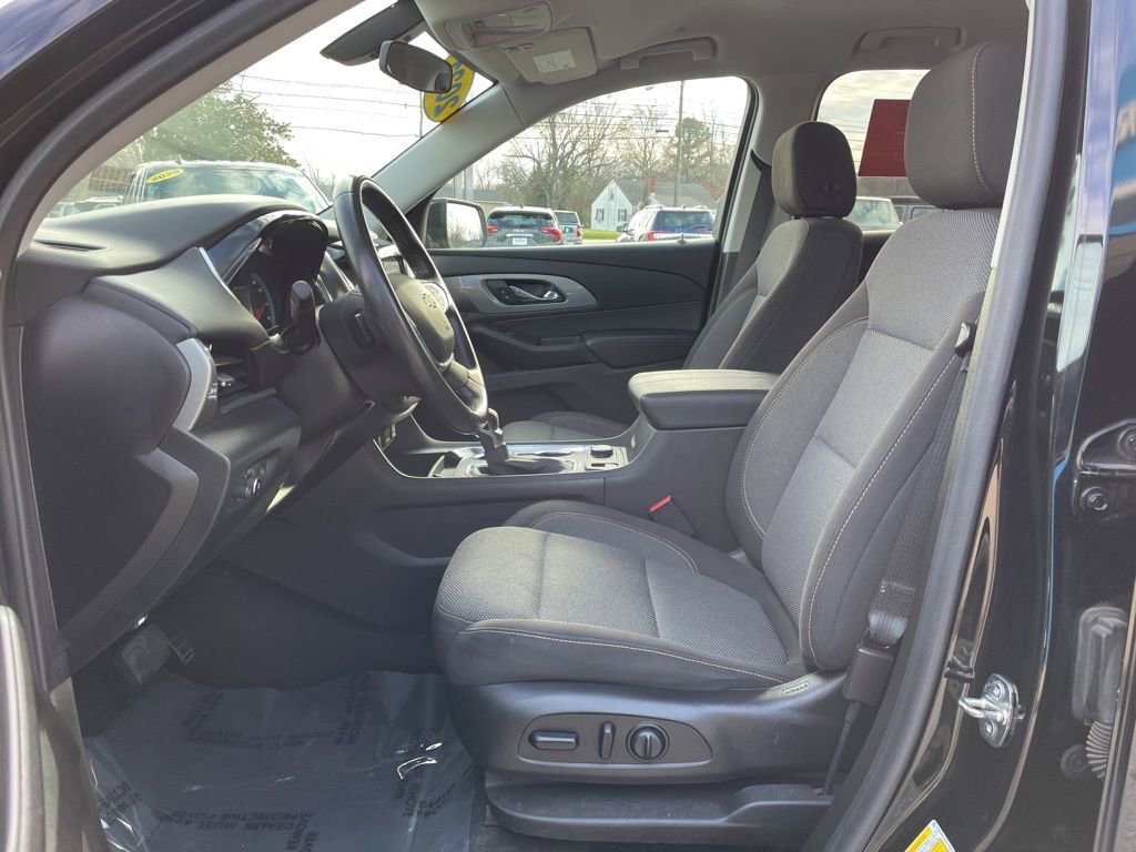 Used 2021 Chevrolet Traverse LT image 4