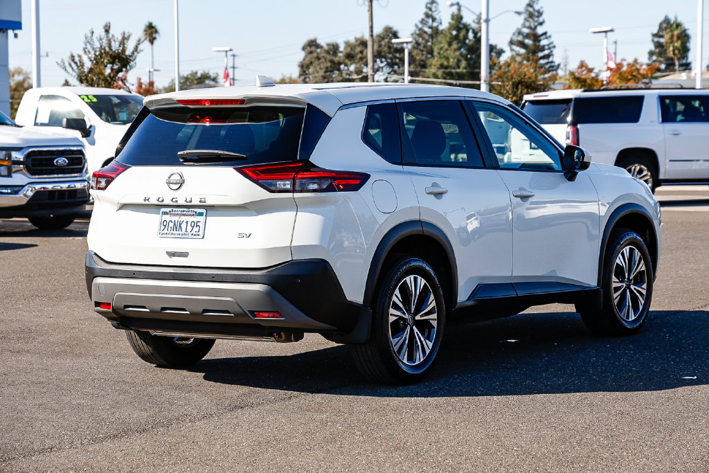 Used 2023 Nissan Rogue SV FWD image 4