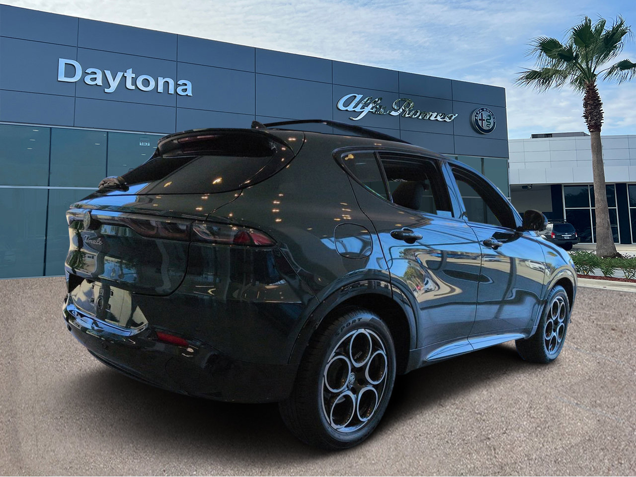New 2026 Alfa Romeo Tonale w/ Black Premium Package AWD/4WD image 3