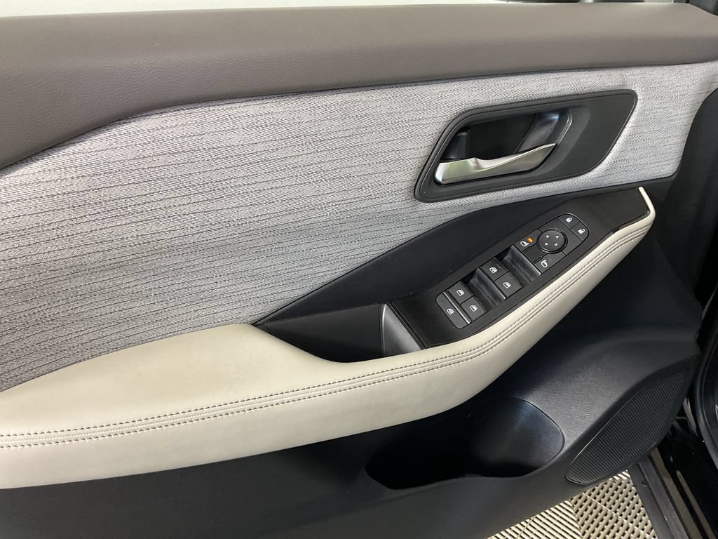 Used 2023 Nissan Rogue SV AWD/4WD image 16