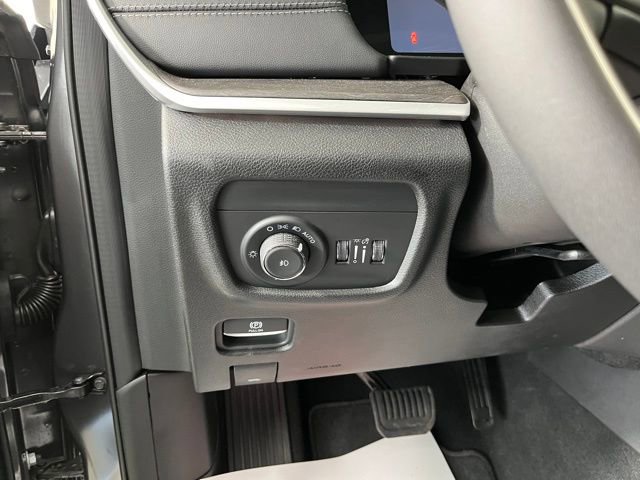Used 2026 Jeep Grand Cherokee Limited AWD/4WD image 16