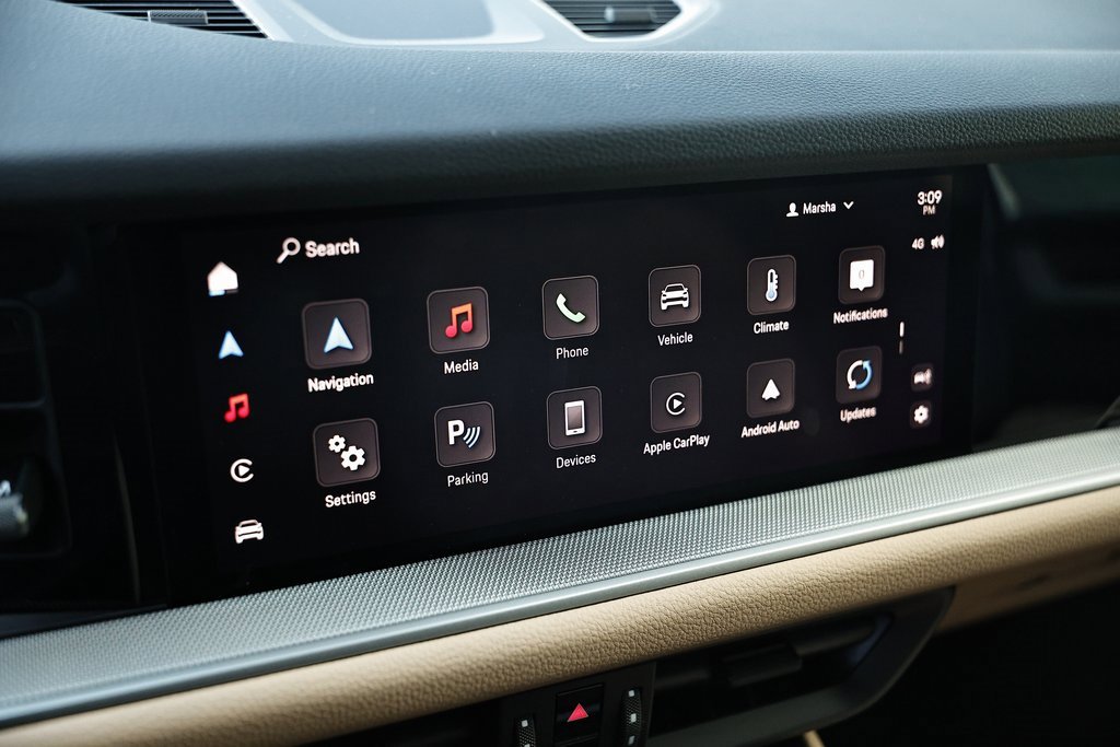 Certified 2025 Porsche Cayenne w/ Premium Package Plus image 39