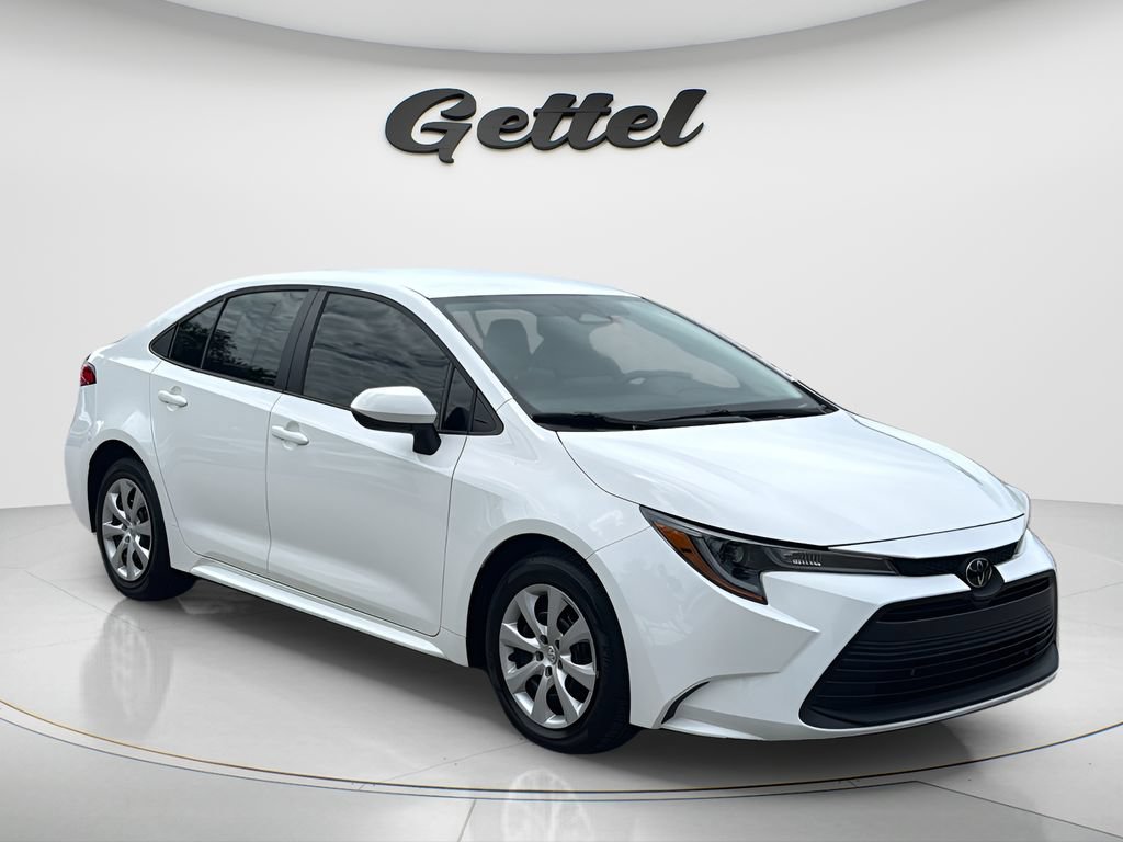Used 2024 Toyota Corolla LE FWD image 3