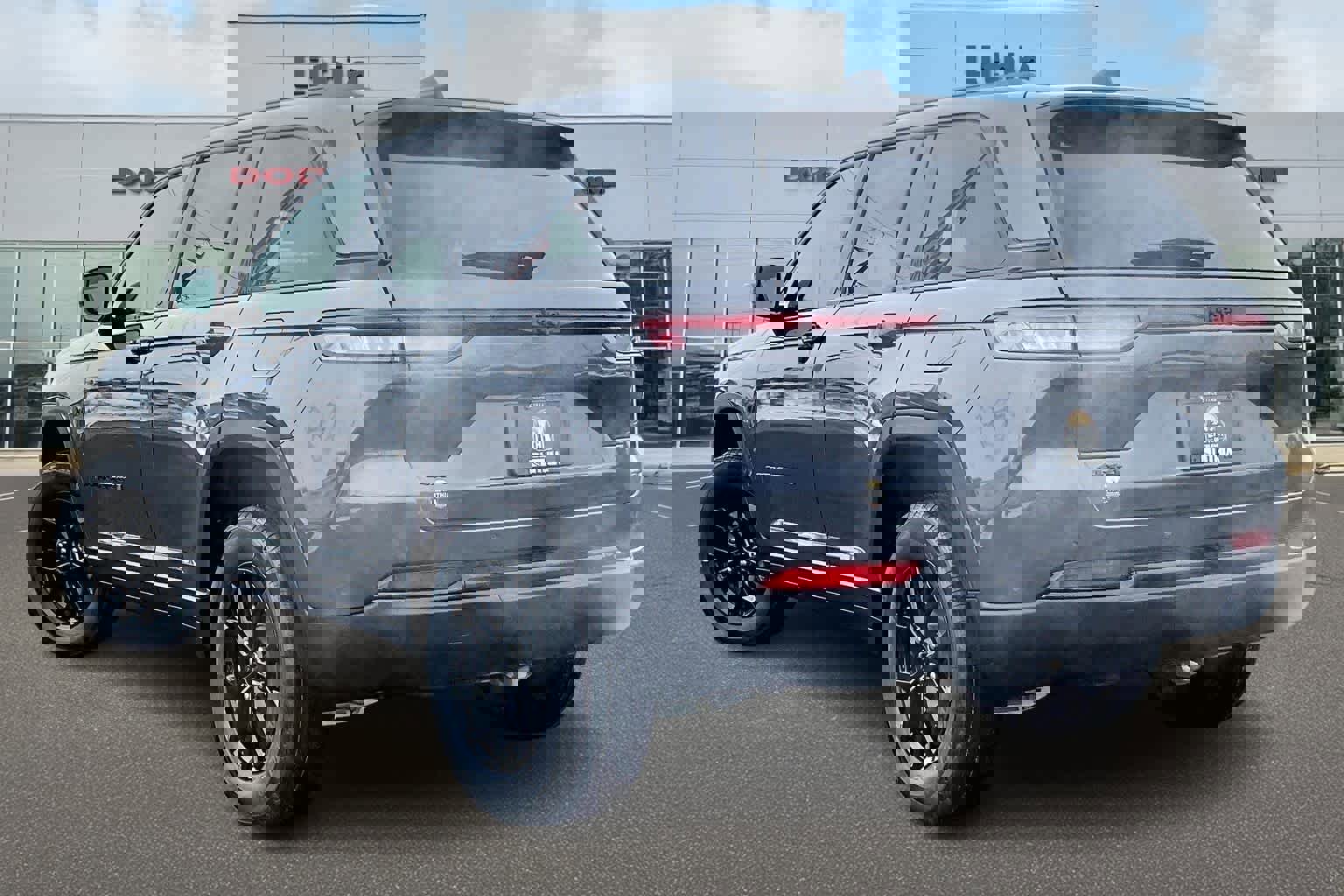 New 2025 Jeep Grand Cherokee Altitude image 4