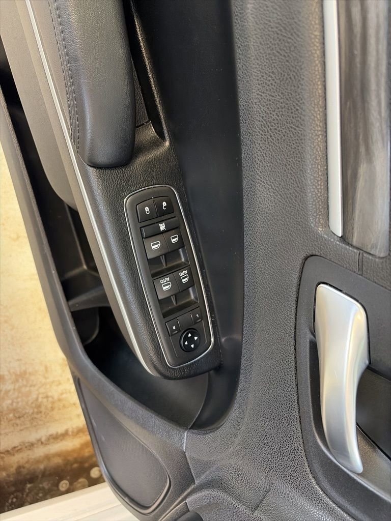 Used 2020 Chrysler 300 Touring L w/ Quick Order Package 2EF RWD image 29