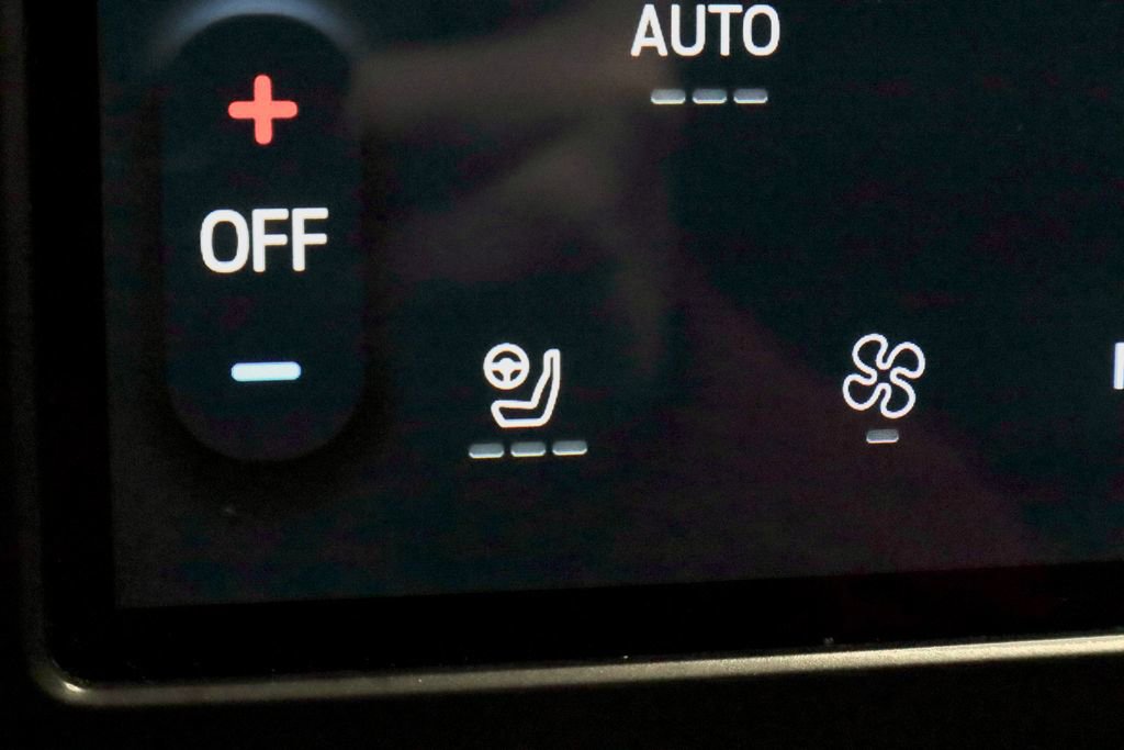 Certified 2024 Ford Edge SEL w/ Convenience Package AWD/4WD image 4