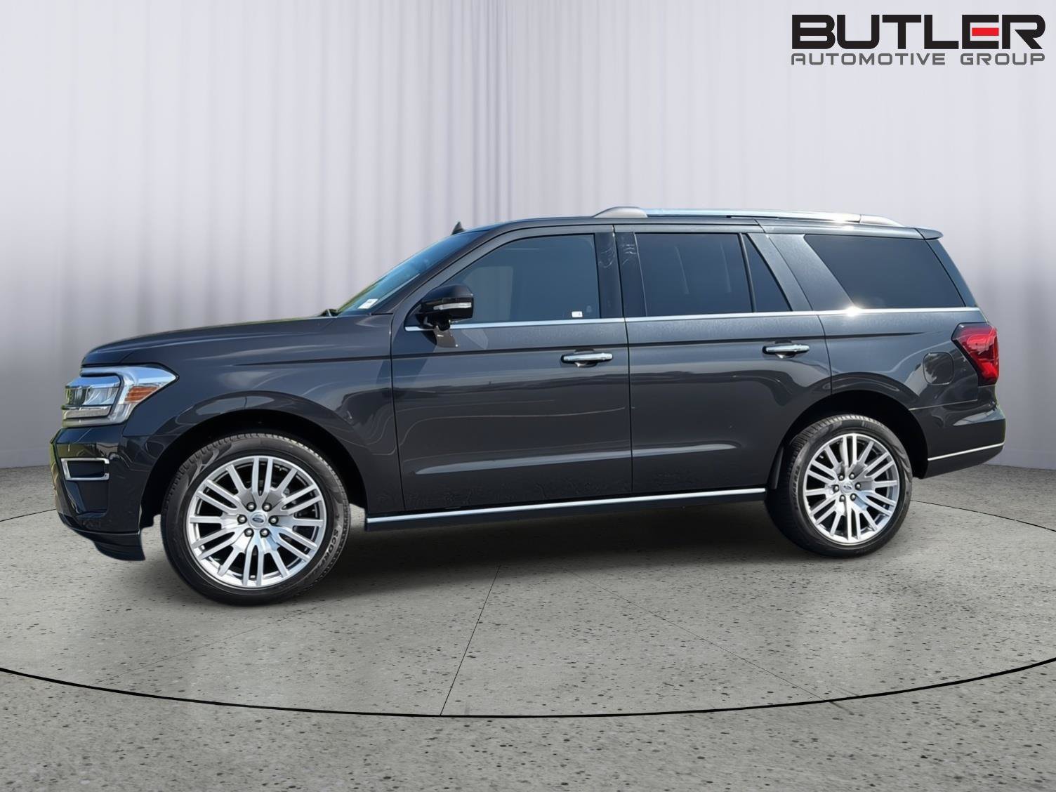 Used 2024 Ford Expedition Limited RWD image 3