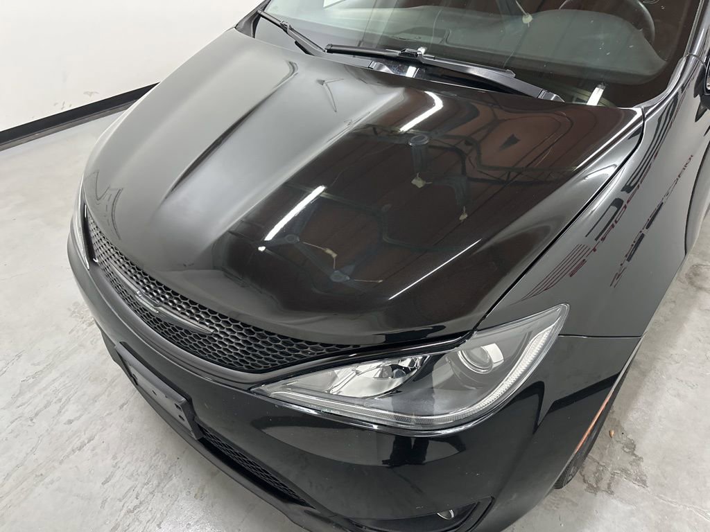 Used 2018 Chrysler Pacifica Touring Plus w/ S Appearance Package image 24