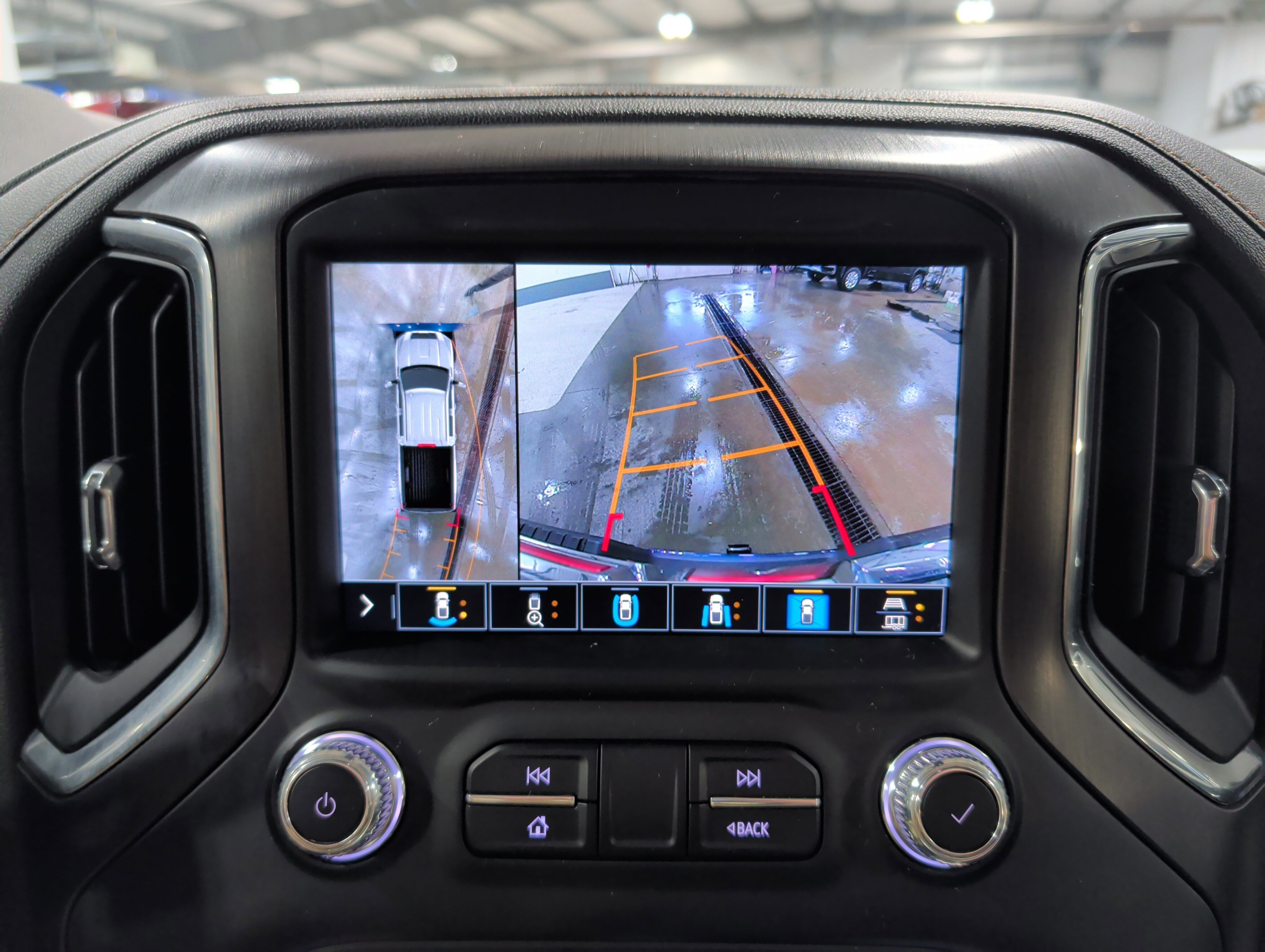 Used 2023 GMC Sierra 2500 AT4 w/ AT4 Premium Plus Package AWD/4WD image 11