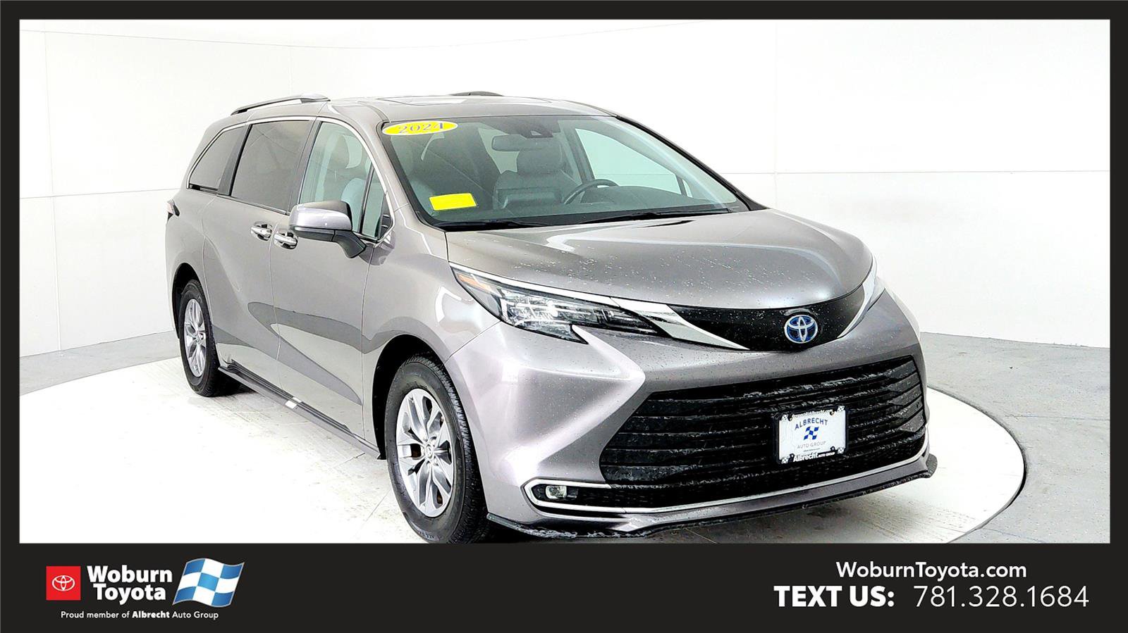 Used 2024 Toyota Sienna XLE image 1