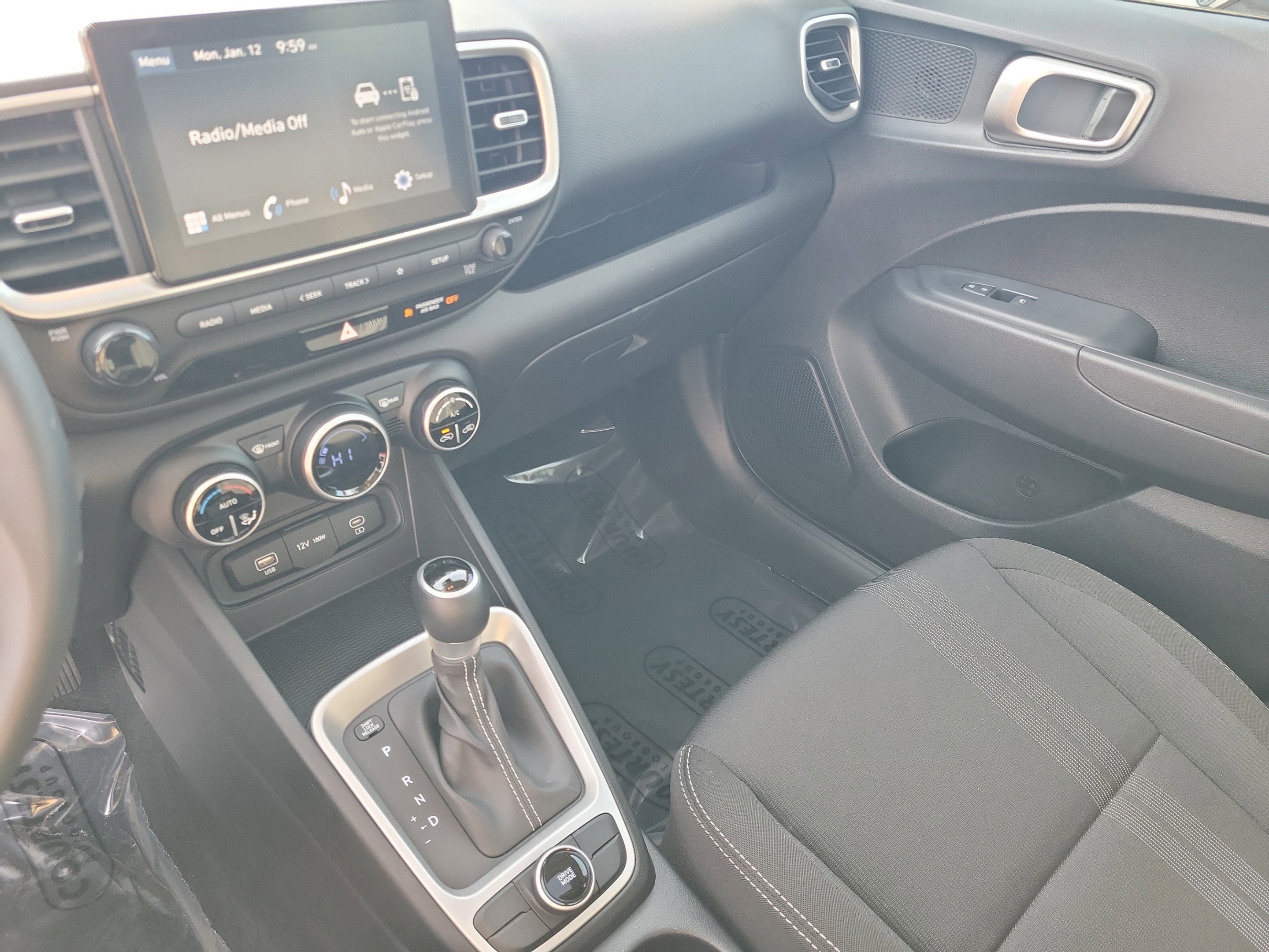 Used 2025 Hyundai Venue SEL FWD image 11