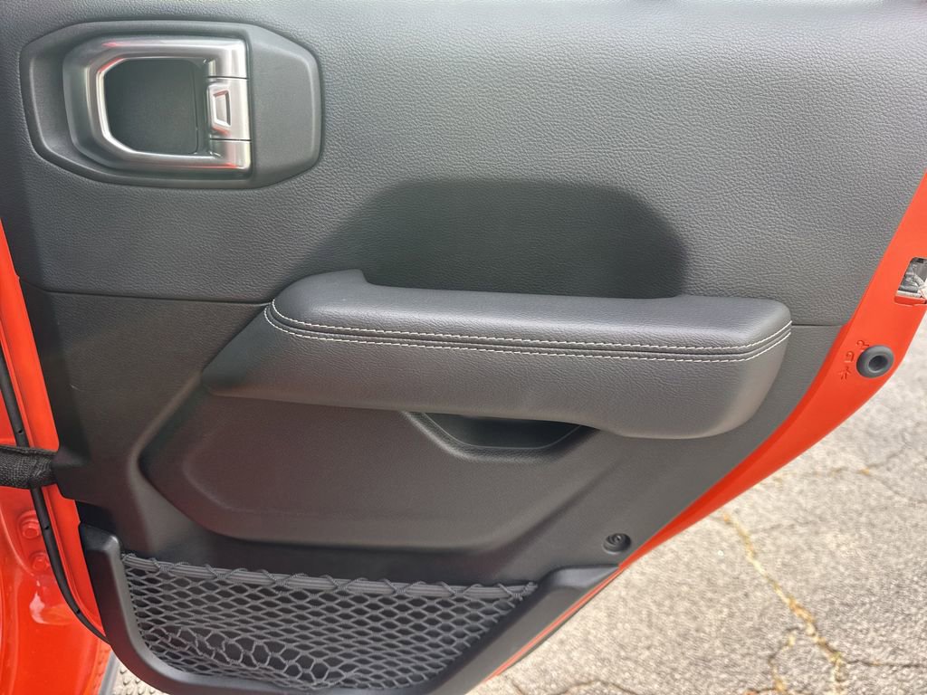 Used 2019 Jeep Wrangler Unlimited Sahara image 16