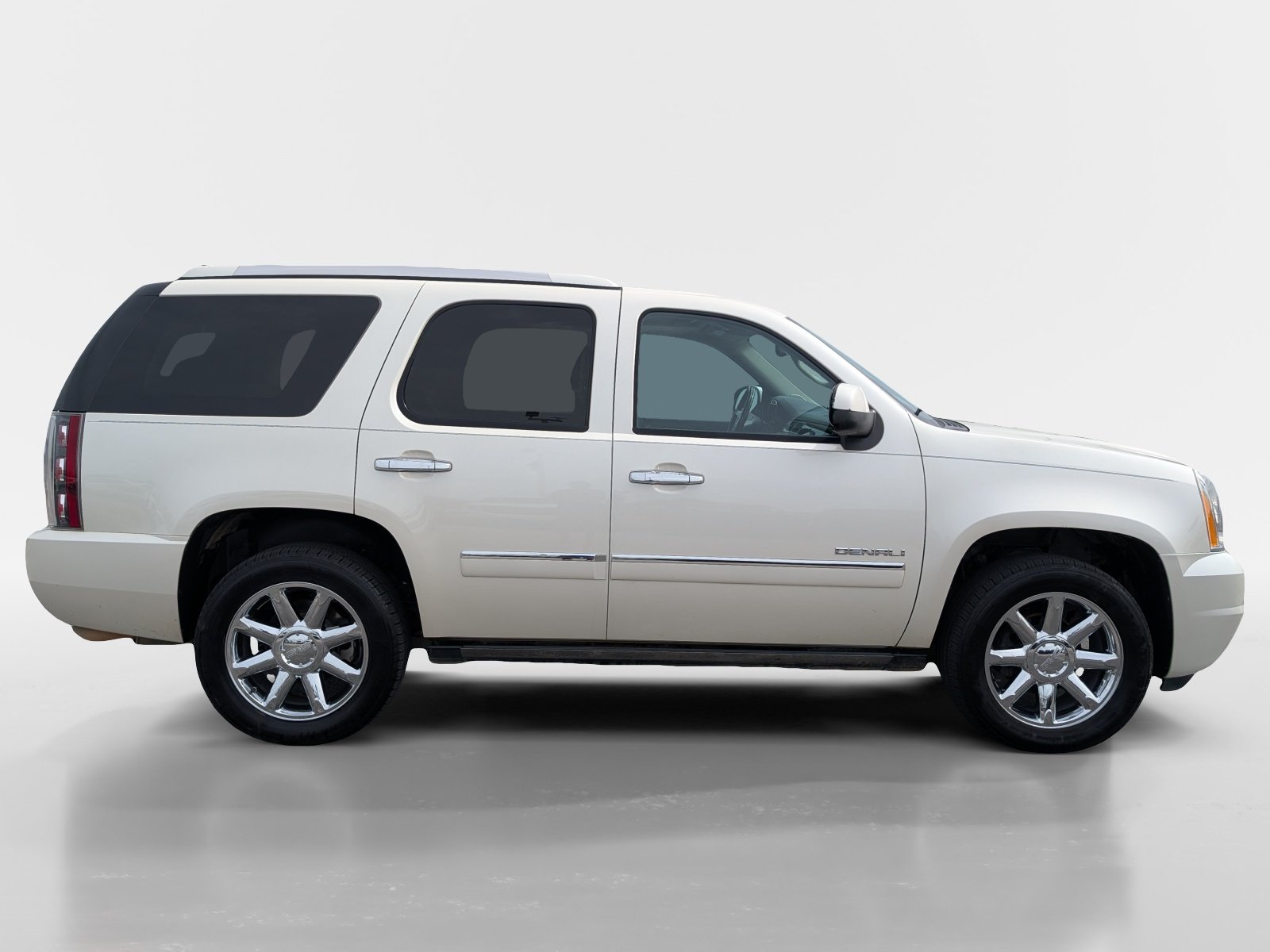 Used 2014 GMC Yukon Denali AWD/4WD image 3
