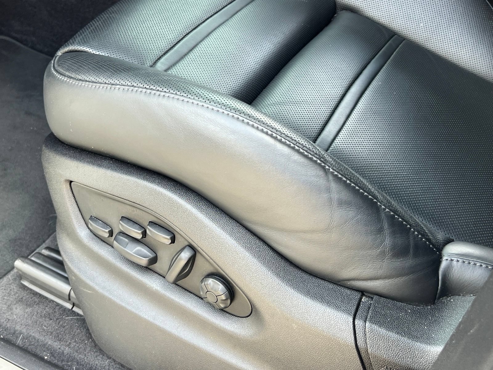 Certified 2023 Porsche Cayenne Turbo AWD/4WD image 36
