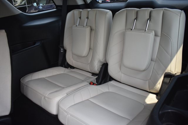 Used 2019 Ford Explorer Limited w/ Limited Luxury Package FWD image 17
