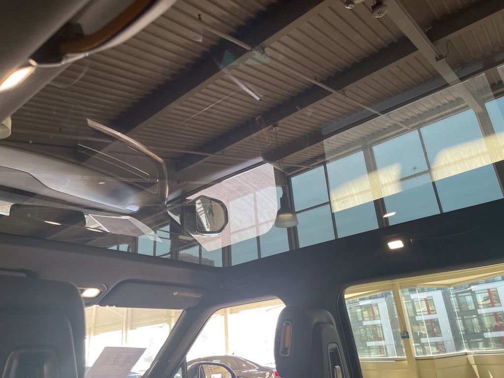 Used 2025 Rivian R1S Adventure image 31