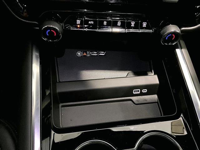 Used 2025 Chevrolet Suburban High Country RWD image 26