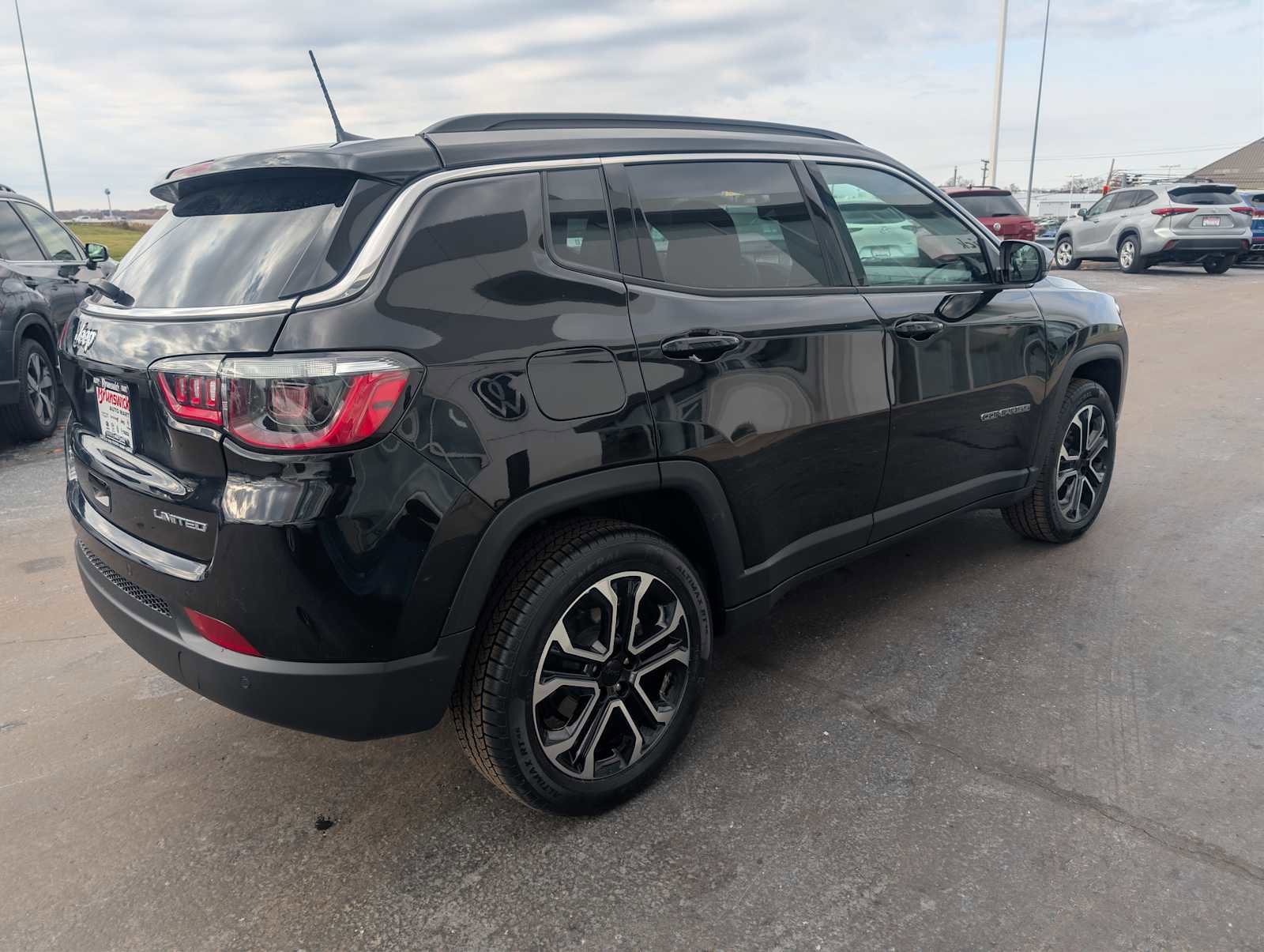 Used 2024 Jeep Compass Limited image 7