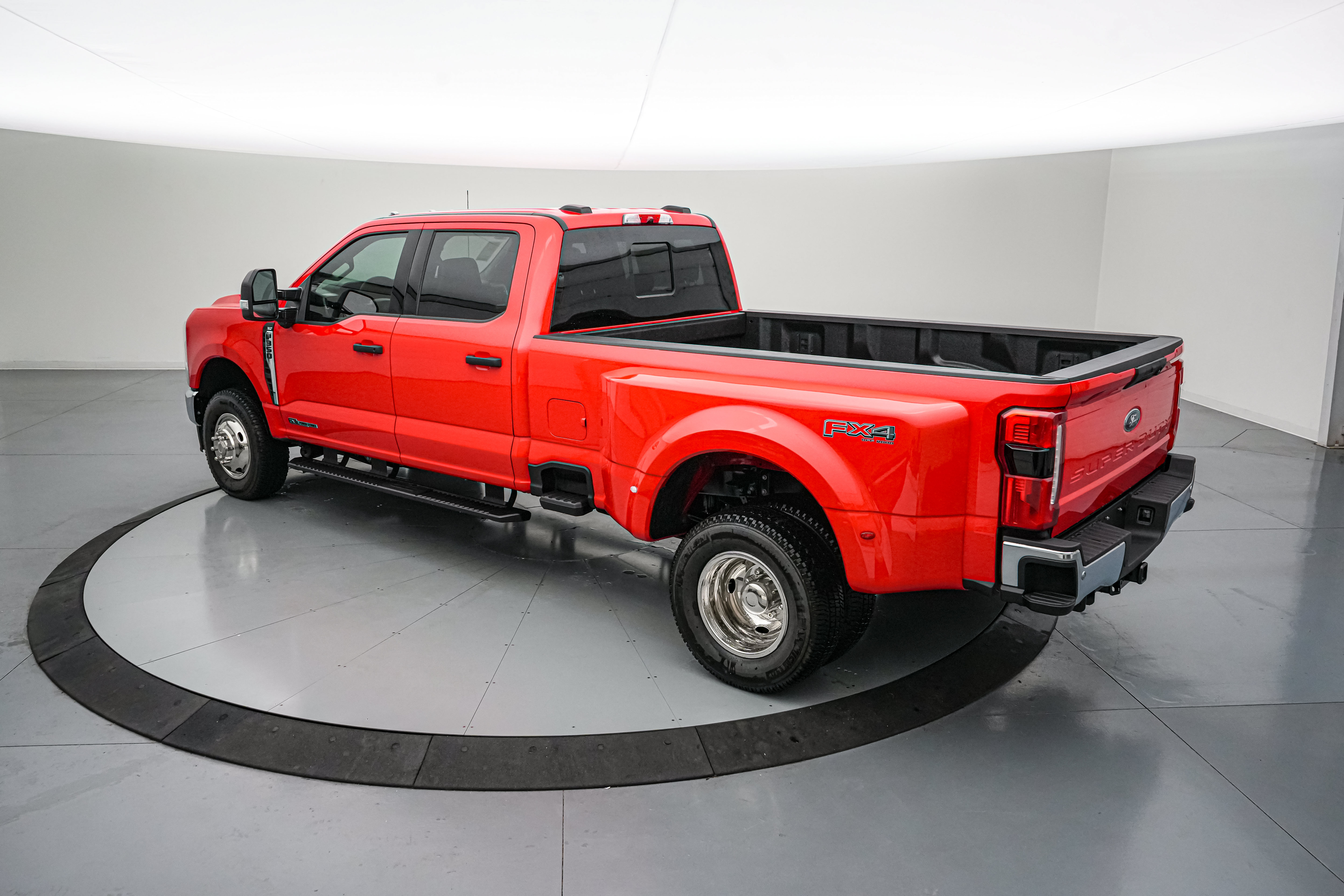 New 2026 Ford F350 XLT w/ 360-Degree Camera Package AWD/4WD image 8