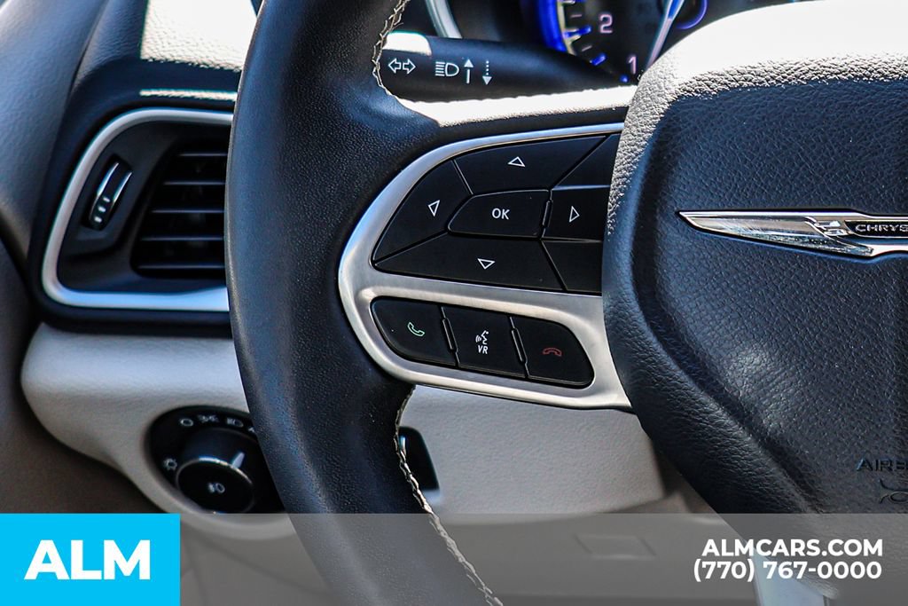 Used 2024 Chrysler Pacifica Touring-L FWD image 37