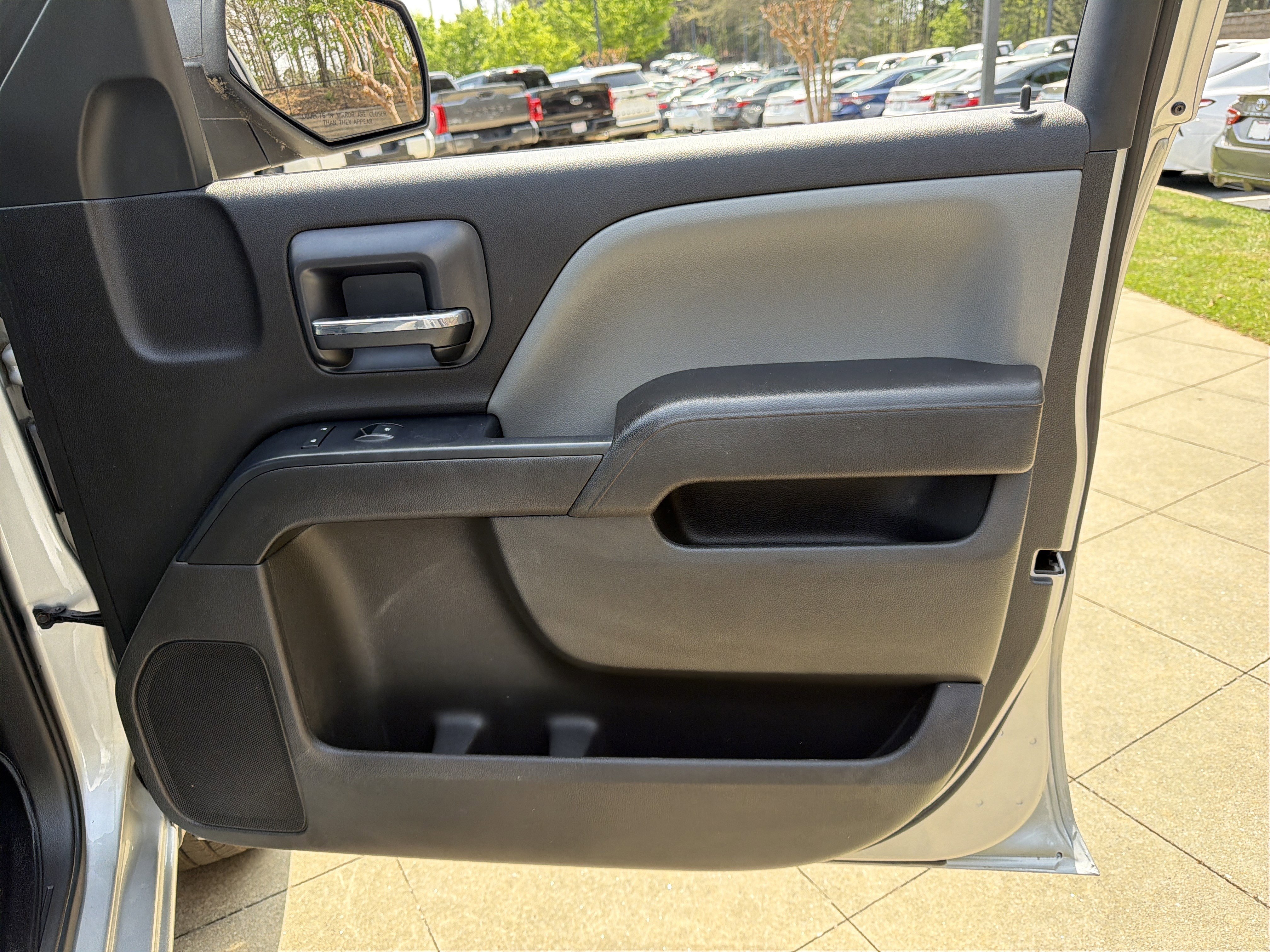 Used 2018 Chevrolet Silverado 1500 Custom w/ Custom Value Package AWD/4WD image 14