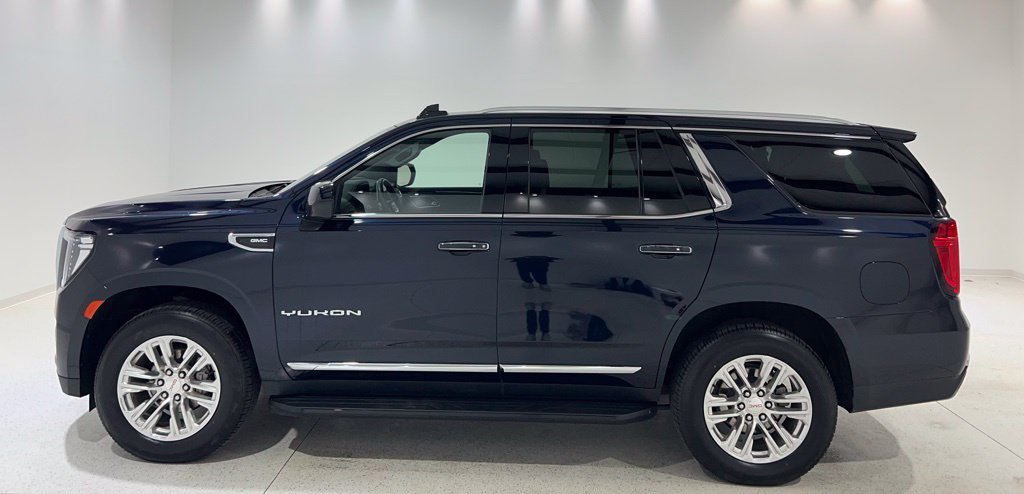 Used 2024 GMC Yukon SLT AWD/4WD image 2