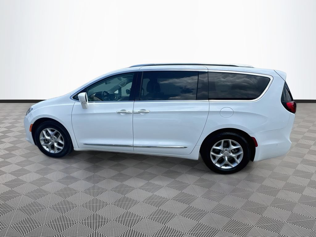Used 2019 Chrysler Pacifica Touring-L Plus w/ Advanced Safetytec Group FWD image 9
