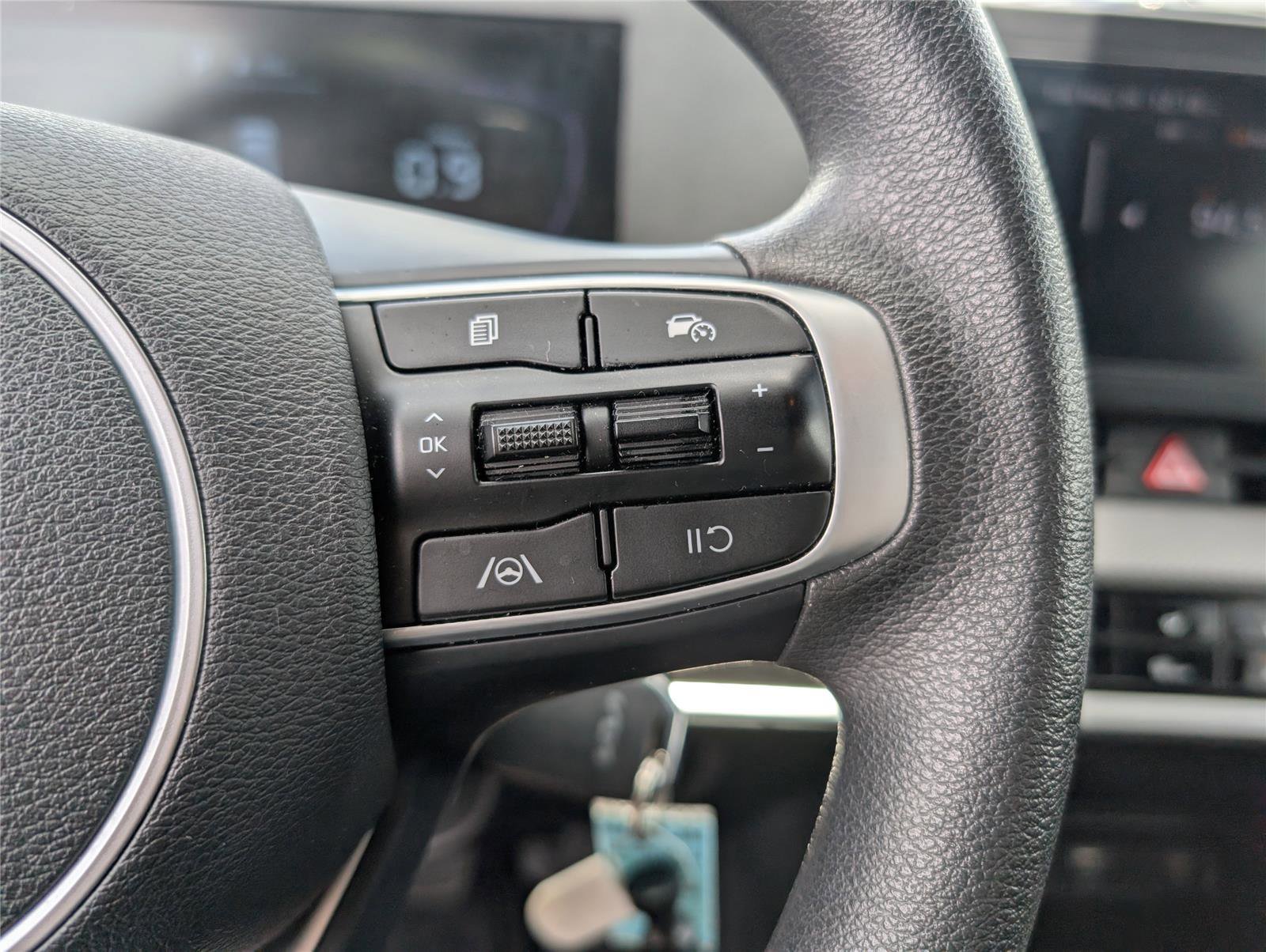 Used 2025 Kia Sportage LX FWD image 24