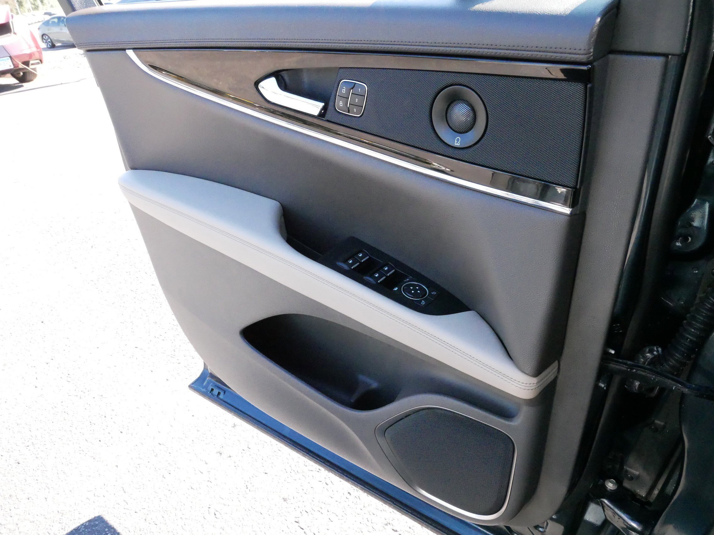 Used 2022 Lincoln Nautilus Reserve image 28