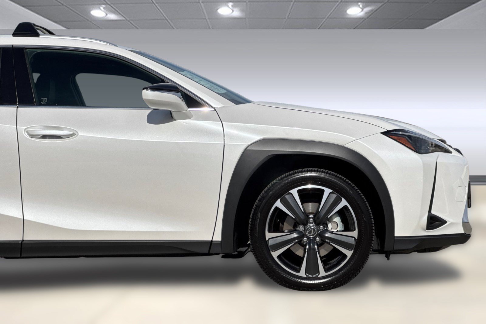 Used 2025 Lexus UX 300h FWD w/ Accessory Package (Z2) image 34