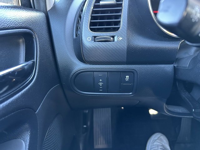 Used 2017 Kia Forte S image 21