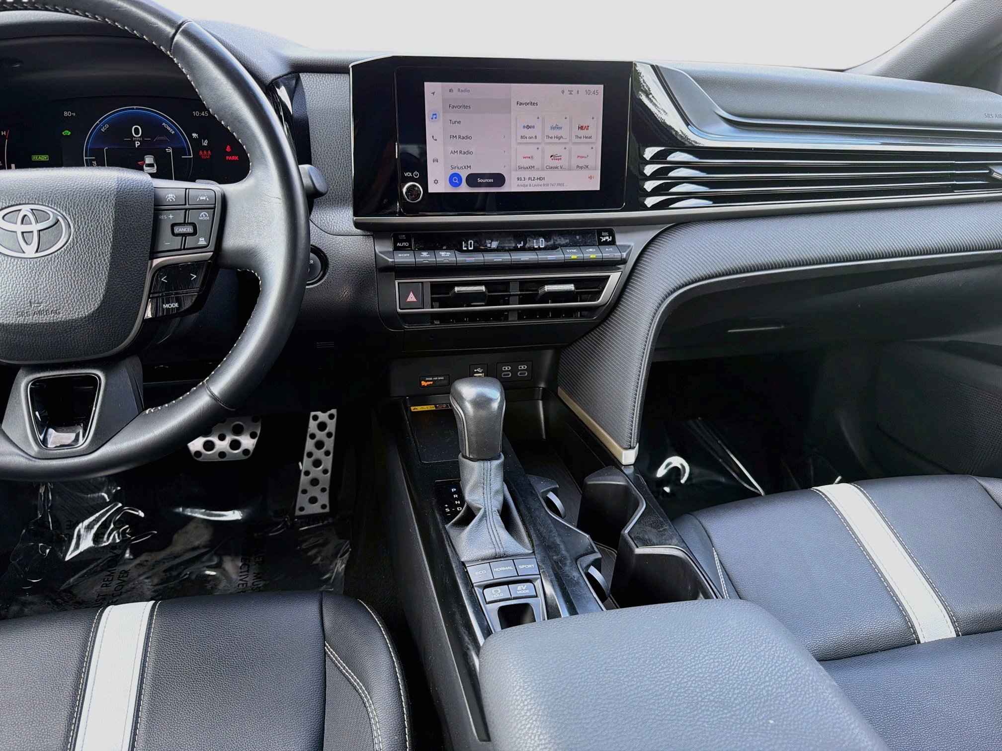 Used 2025 Toyota Camry SE FWD image 18