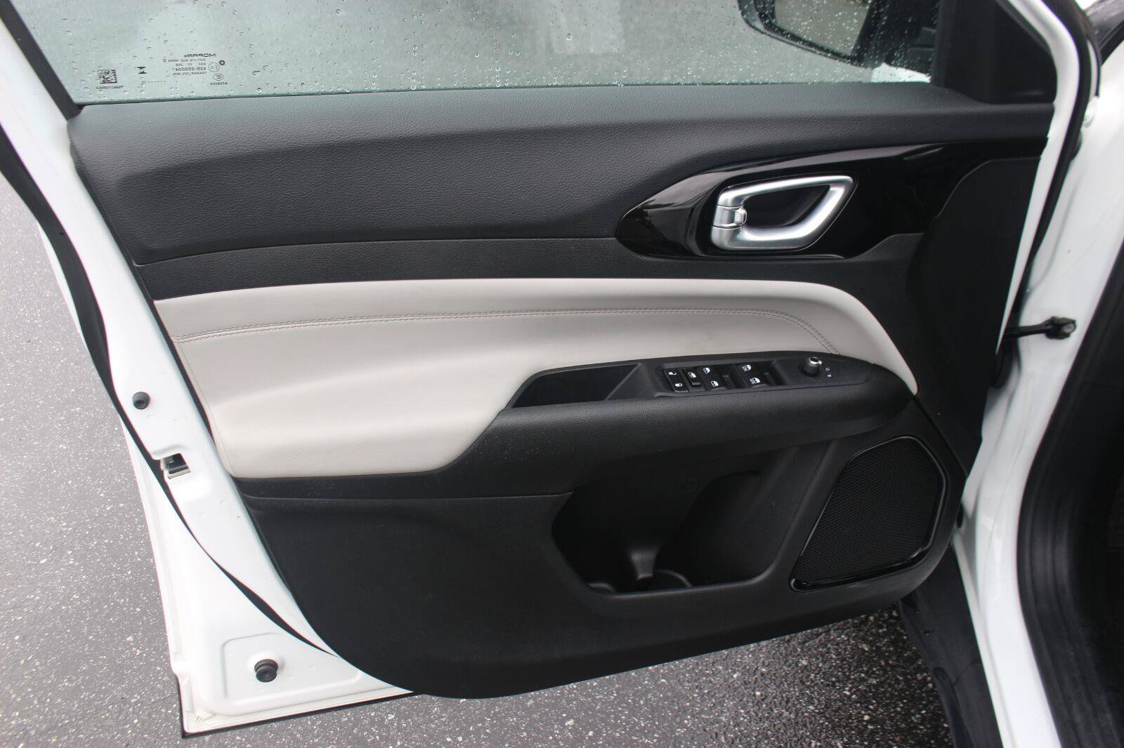 Used 2023 Jeep Compass Limited AWD/4WD image 12