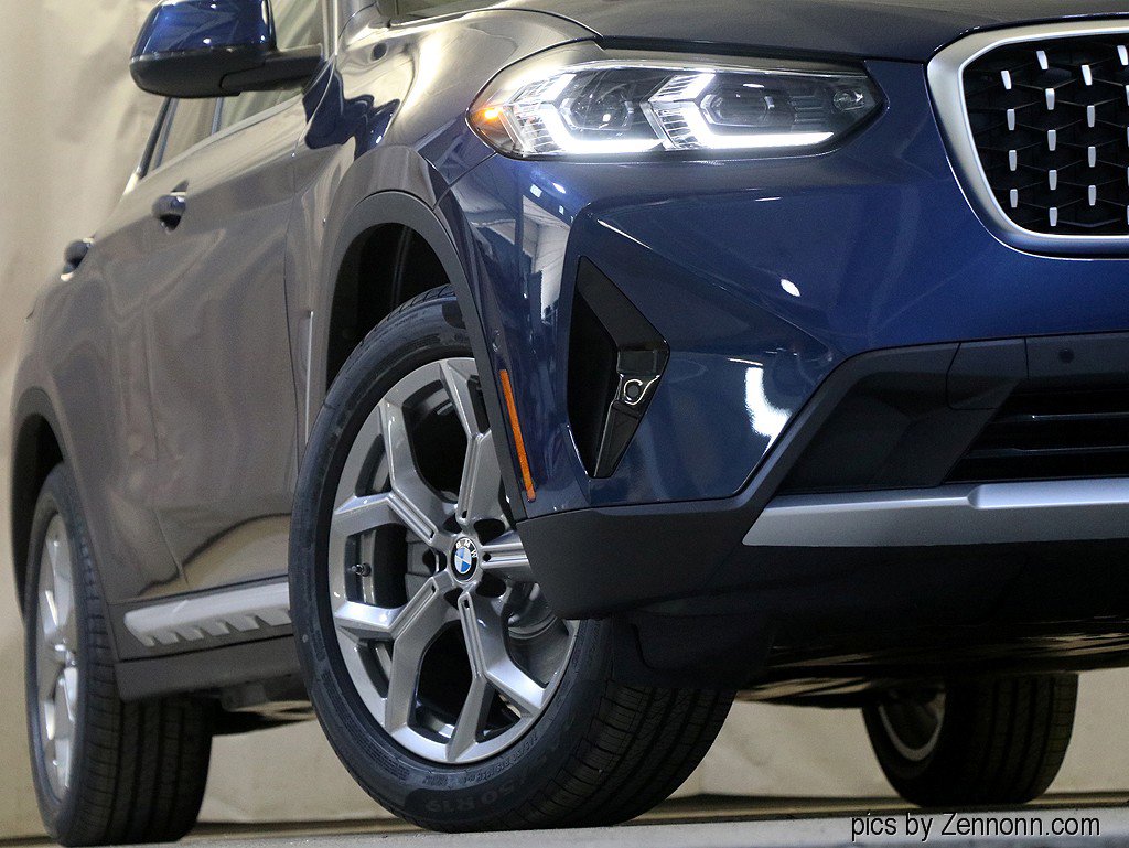 Used 2025 BMW X4 xDrive30i w/ Premium Package image 4