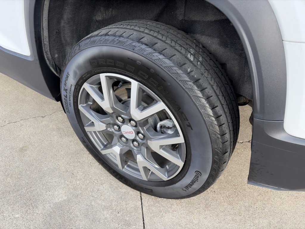 Used 2023 GMC Acadia SLE w/ Driver Convenience Package image 7