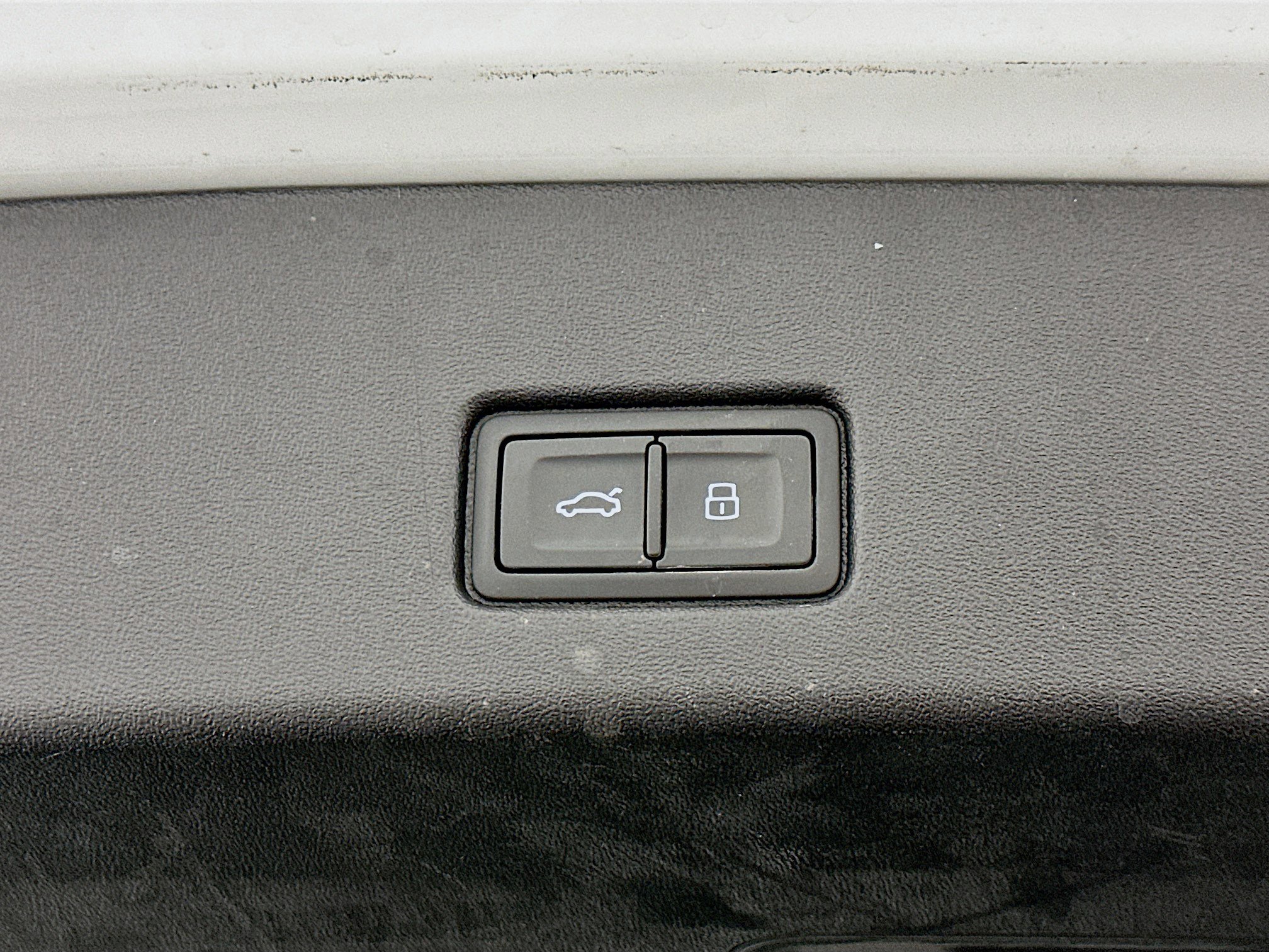 Used 2024 Audi Q4 e-tron Premium w/ Convenience Package AWD/4WD image 31